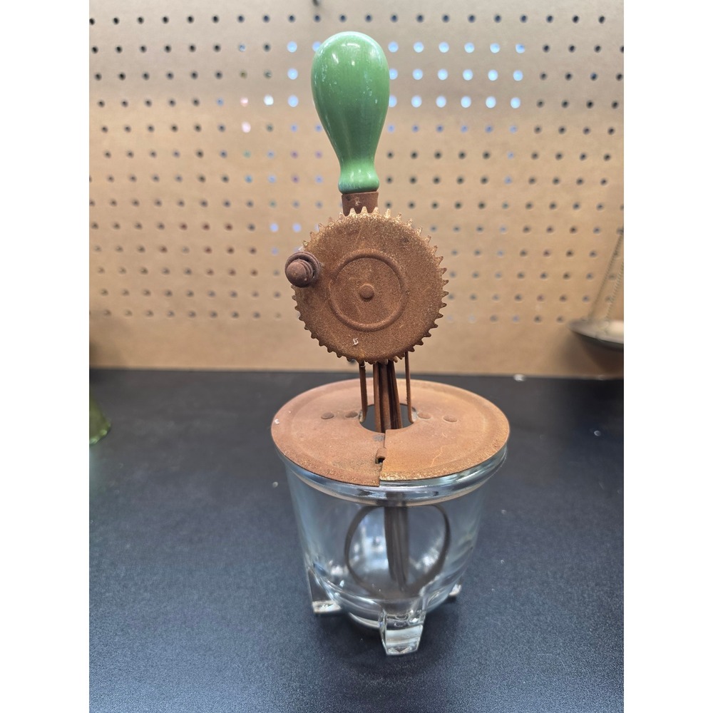 Antique 1920-30s Hand Crank Egg Beater Glass Measuring Jar 16oz Green Handle